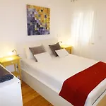 Charming Equipped Ac Lift Parking 4p Apartamento