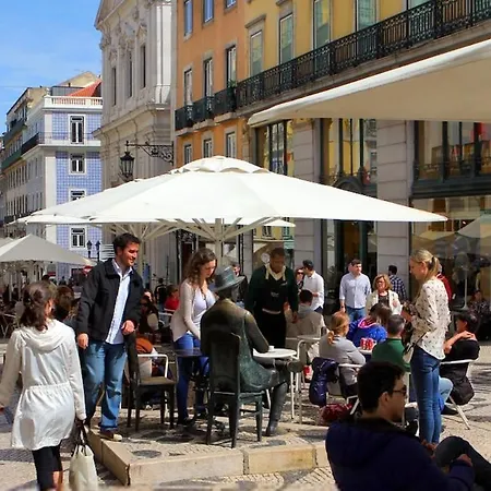 Charming Equipped Ac Lift Parking 4p Apartment Lissabon