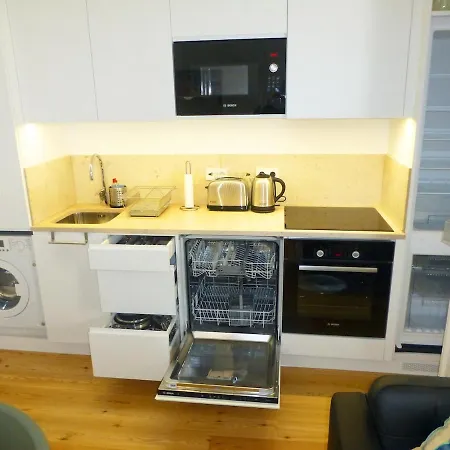 Charming Equipped Ac Lift Parking 4p Лиссабон