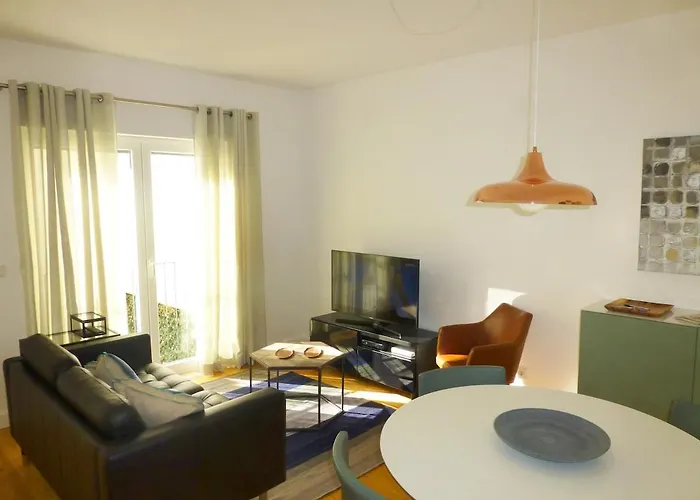 Charming Equipped Ac Lift Parking 4p