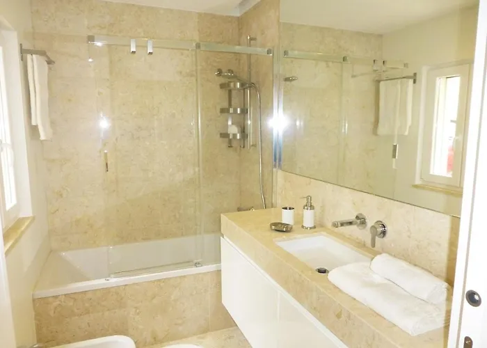 Charming Equipped Ac Lift Parking 4p Apartamento