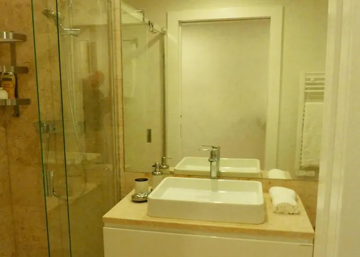 Apartamento Charming Equipped Ac Lift Parking 4p