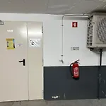 Charming Equipped Ac Lift Parking 4p ליסבון