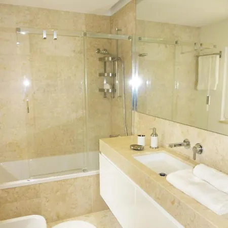 Charming Equipped Ac Lift Parking 4p Lägenhet