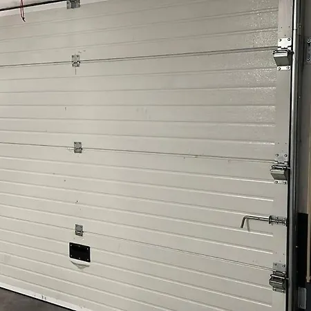 Charming Equipped Ac Lift Parking 4p Lägenhet *