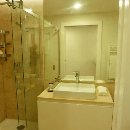 Apartmán Charming Equipped Ac Lift Parking 4p