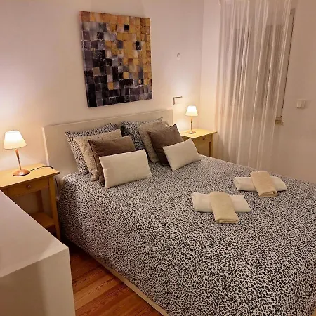 Charming Equipped Ac Lift Parking 4p